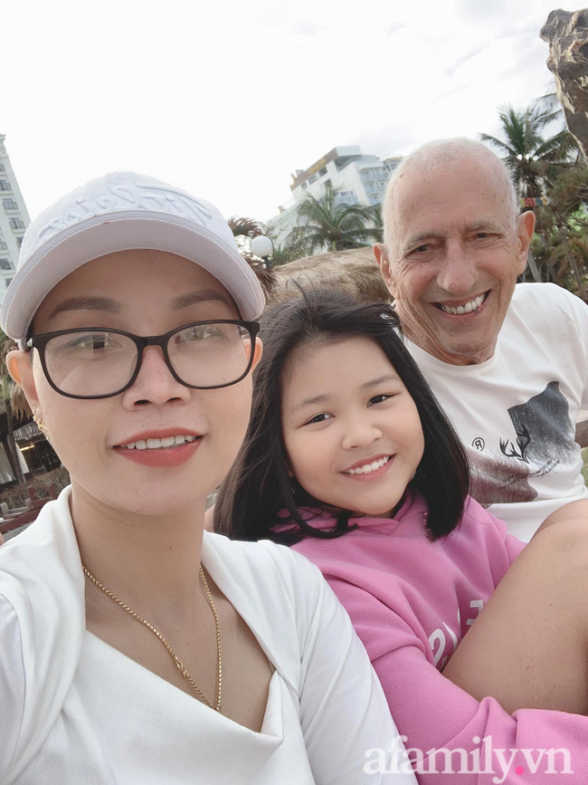 Chuyện tình của cặp đôi vợ Việt chồng Mỹ chênh nhau 37 tuổi: Cô dâu làm việc táo bạo trước ngày chụp ảnh cưới khiến chú rể khóc ngay tại chỗ!-2