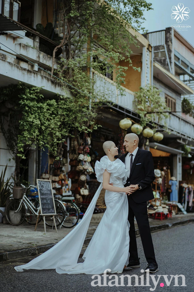 Chuyện tình của cặp đôi vợ Việt chồng Mỹ chênh nhau 37 tuổi: Cô dâu làm việc táo bạo trước ngày chụp ảnh cưới khiến chú rể khóc ngay tại chỗ!-8