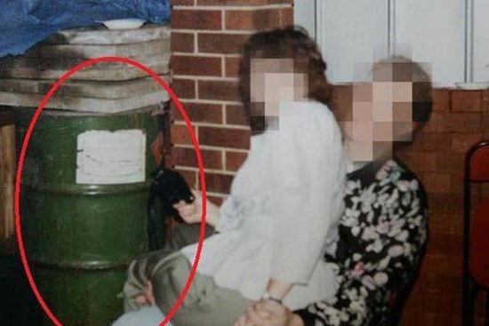 Gia đình sống chung với xác chết suốt 20 năm mà không biết, khi sự thật phơi bày ai cũng sốc với gã đàn ông mang 