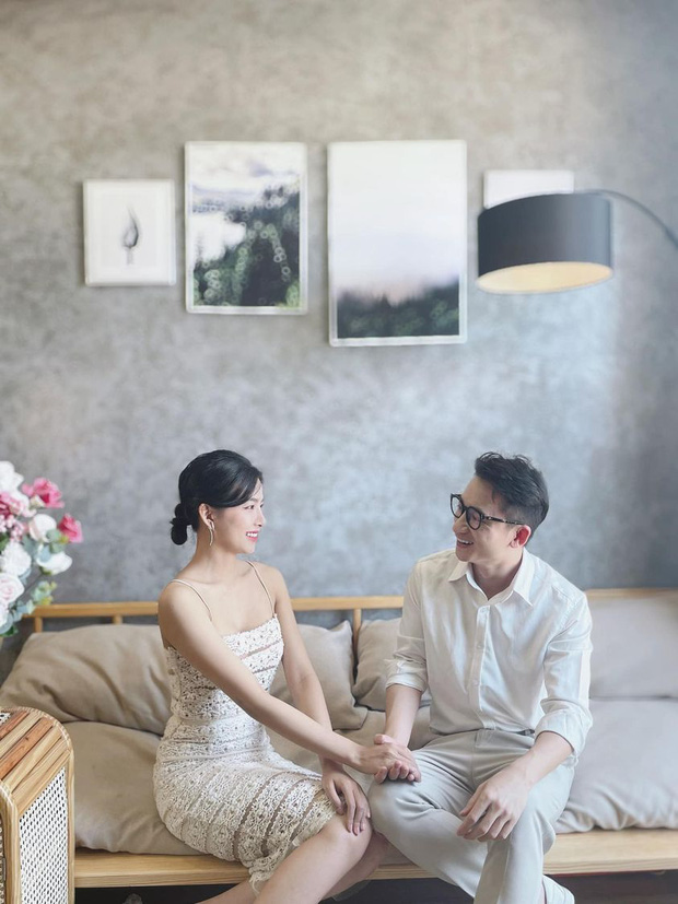5 năm yêu của Phan Mạnh Quỳnh và vợ hot girl: Từng bịhoài nghi đến màn cầu hôn gây sốt, chàng cưng nàng số 1 thấy mà ghen!-4