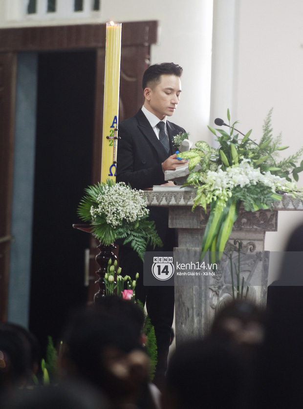 5 năm yêu của Phan Mạnh Quỳnh và vợ hot girl: Từng bịhoài nghi đến màn cầu hôn gây sốt, chàng cưng nàng số 1 thấy mà ghen!-16