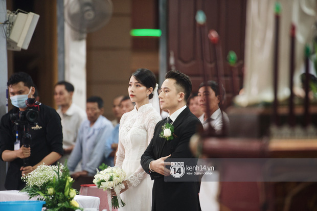 5 năm yêu của Phan Mạnh Quỳnh và vợ hot girl: Từng bịhoài nghi đến màn cầu hôn gây sốt, chàng cưng nàng số 1 thấy mà ghen!-17