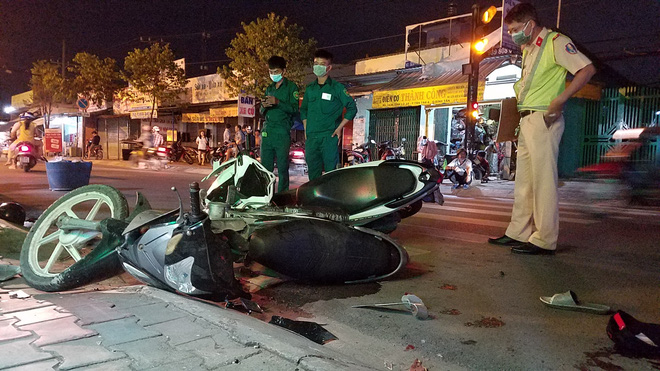 TP.HCM: Đua tốc độ rồi tông chết người đàn ông đang chở bé trai, nhóm thanh niên lên xe chạy trốn-3