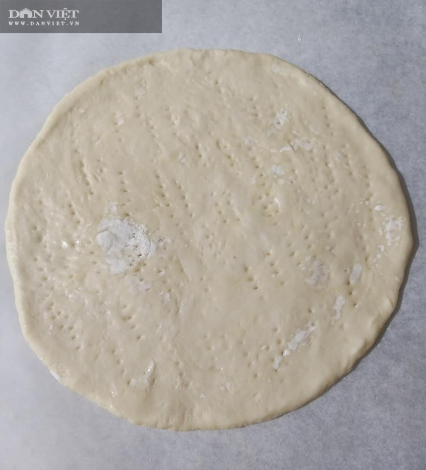 Cách làm bánh pizza cá hồi xúc xích thịt xông khói-6