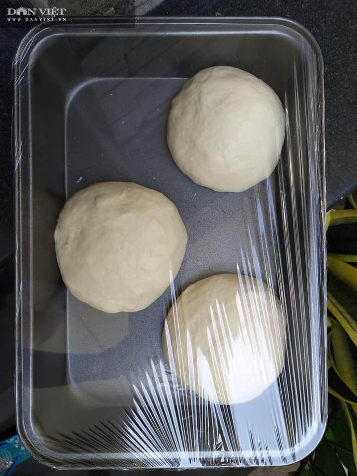 Cách làm bánh pizza cá hồi xúc xích thịt xông khói-5