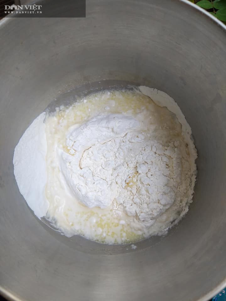 Cách làm bánh pizza cá hồi xúc xích thịt xông khói-3