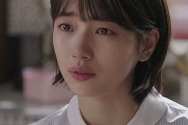 Ngày thứ 3 sau khi bố mất, đi ngang qua cửa phòng mẹ nghe thấy tiếng bố, tôi lập tức bước vào để rồi bật khóc vì khung cảnh trước mắt-2