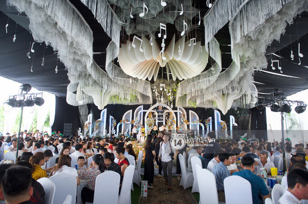 Đám cưới Phan Mạnh Quỳnh tại Nghệ An: Cô dâu đeo vàng siêu nhiều và tình tứ bên chú rể gây sốt, tiệc cưới khủng náo loạn cả làng quê!-10