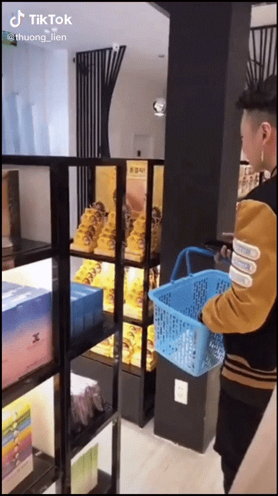 Karik tổn thương sâu sắc khi bị cà khịa mặt anh nhiều mụn, sốc toàn tập vì bị fan hỏi câu nhạy cảm-1