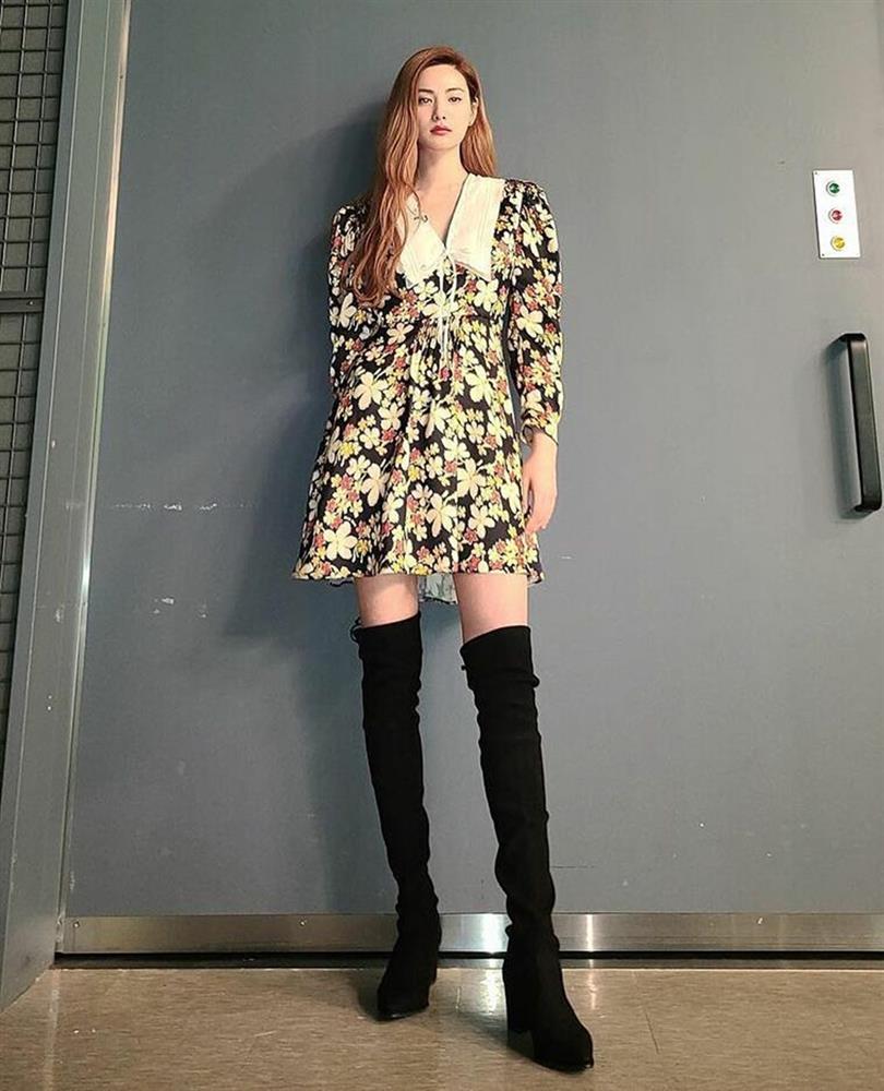 Loạt gợi ý diện váy hoa xinh lịm tim từ dàn sao Việt - Hàn, ngắm rồi bạn sẽ muốn áp dụng ngay và luôn-5