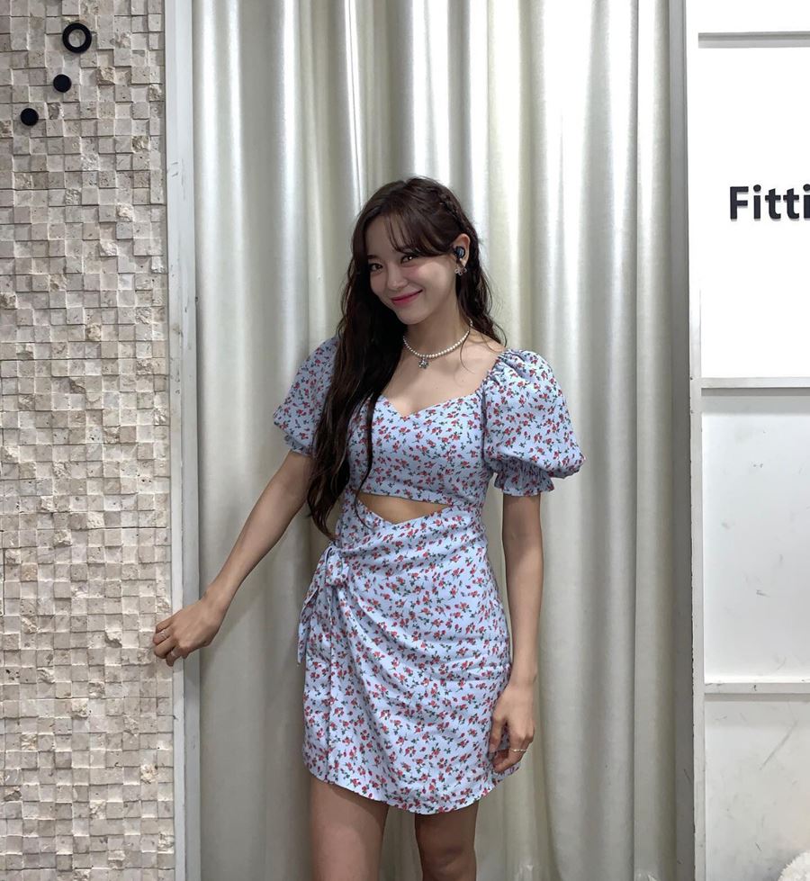 Loạt gợi ý diện váy hoa xinh lịm tim từ dàn sao Việt - Hàn, ngắm rồi bạn sẽ muốn áp dụng ngay và luôn-8