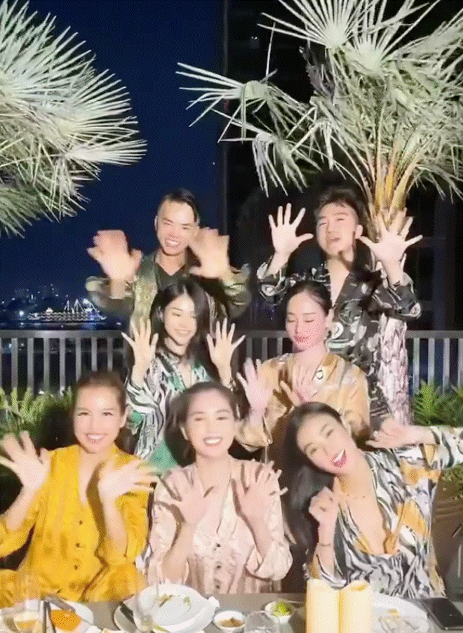 Ngọc Trinh công khai bảng giá nhập hội bạn thân: Giật bồ out nhóm, phí membership lên đến... 1 tỷ đồng?-4