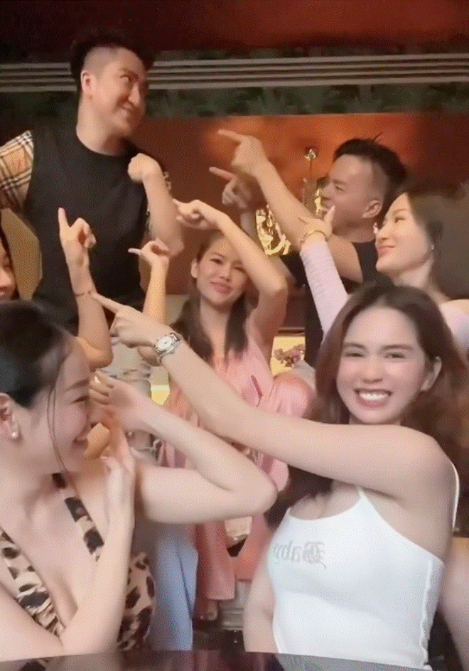 Ngọc Trinh công khai bảng giá nhập hội bạn thân: Giật bồ out nhóm, phí membership lên đến... 1 tỷ đồng?-5