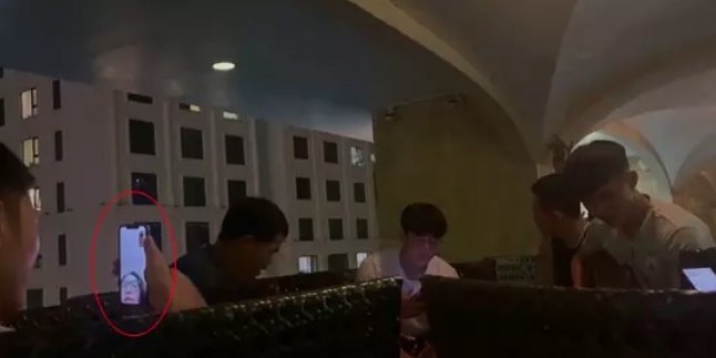 Nhuệ Giang khoe ảnh bị Xuân Trường dìm hàng qua facetime, nhưng việc xảy ra ở đầu dây bên kia mới gây chú ý-2