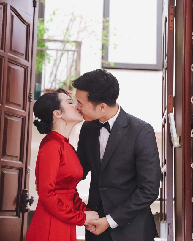 Nhuệ Giang khoe ảnh bị Xuân Trường dìm hàng qua facetime, nhưng việc xảy ra ở đầu dây bên kia mới gây chú ý-4