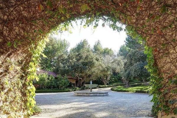 Cận cảnh biệt thự 660 tỷ của nam diễn viên giàu nhất thế giới-7