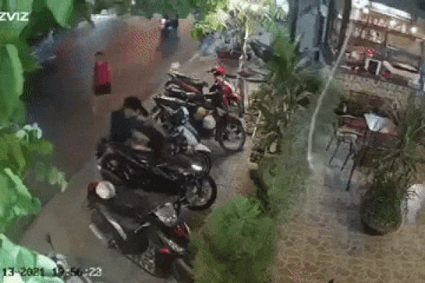 Thanh niên bẻ trộm khóa xe máy gặp ngay 