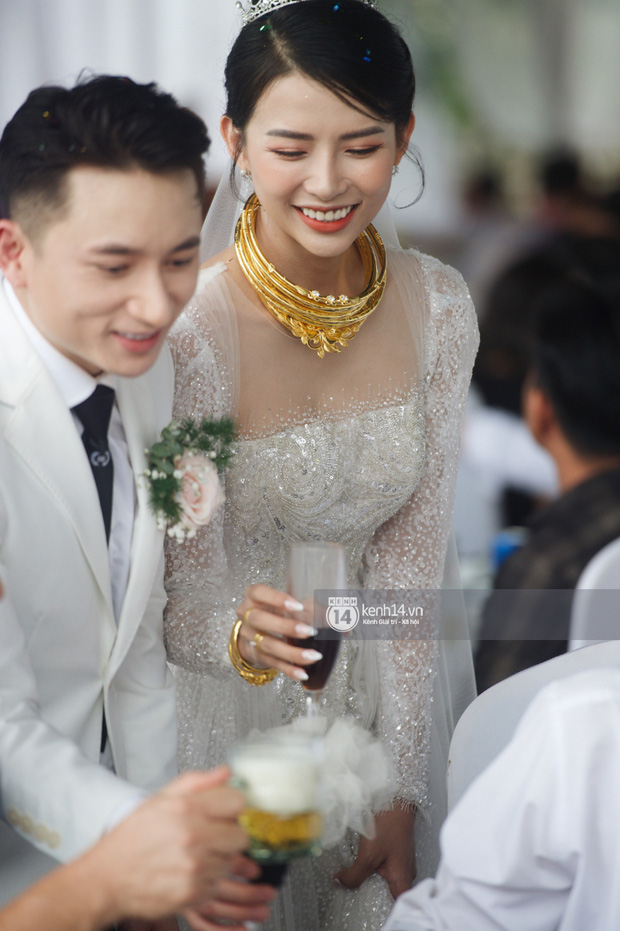 Lấy vợ vui quá, Phan Mạnh Quỳnh bất chấp tự hát ca khúc Vợ Người Ta trong đám cưới mình, phản ứng cô dâu thế nào?-2