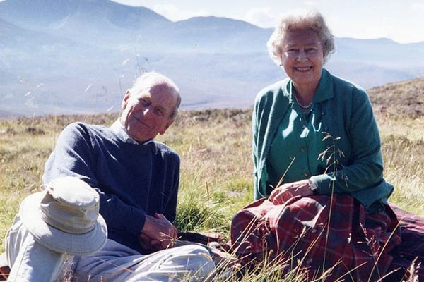 Chuyện ít biết về mẹ ruột Hoàng tế Philip: Bị câm điếc bẩm sinh, phát bệnh tâm thần vì lý do bí ẩn và cái chết thanh thản trong cung điện-10