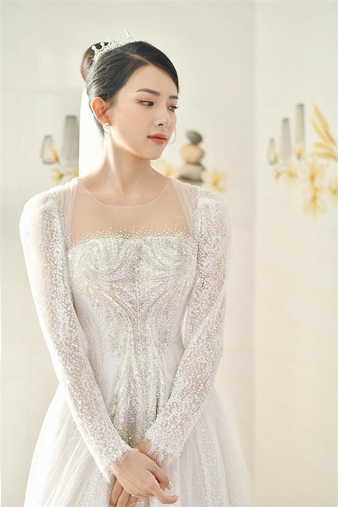Hệ người chơi váy cưới khủng Vợ Phan Mạnh Quỳnh đầu tư 18000 đá quý
