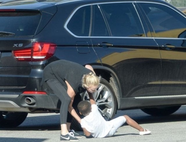 Cuộc sống thực tế đầy khắc nghiệt” của dàn sao hạng A Hollywood khi ở nhà chăm con-2