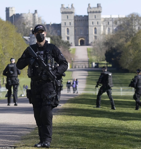 Các thành viên Hoàng gia Anh lần lượt xuất hiện, di chuyển đến nơi tổ chức tang lễ của Hoàng tế Philip-10