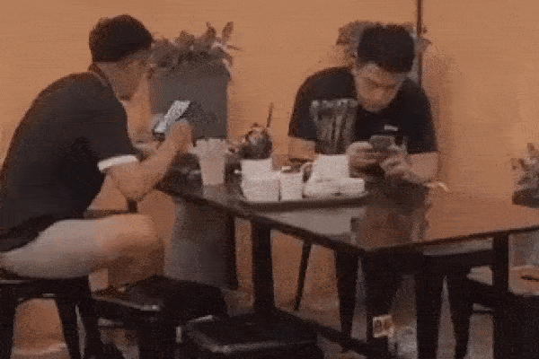 Hương Giang mất tích”, CEO Matt Liu bị team qua đường bắt tại trận” đi ăn tối với một người quen quen?-1