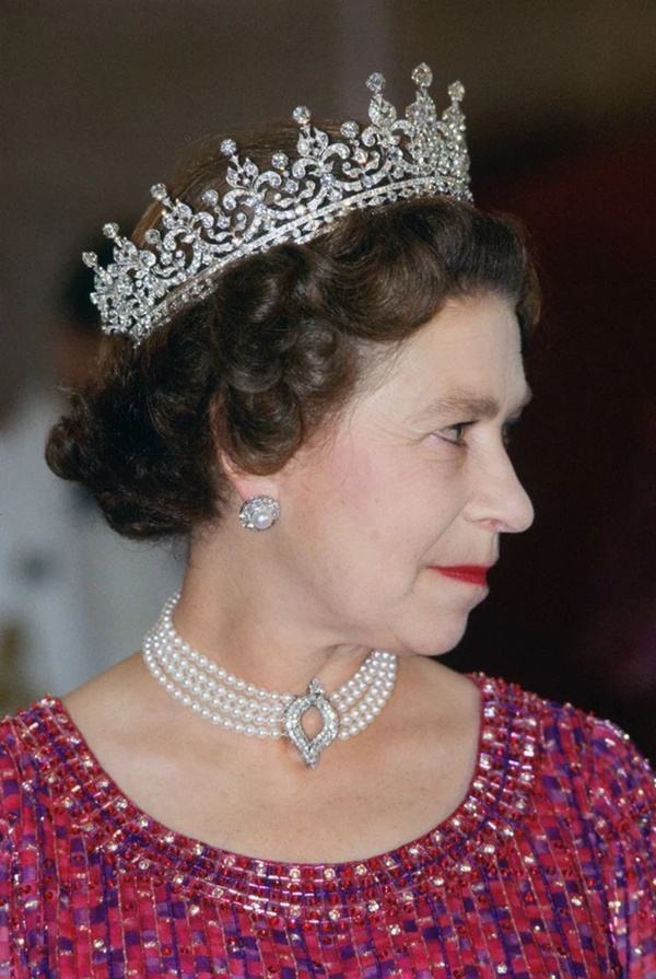 Xem trang phục của Kate Middleton trong tang lễ Hoàng tế Philip, để thấy cô được lòng Nữ hoàng Anh như thế nào-2