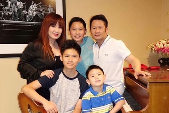Vợ cũ kể chuyện Bằng Kiều còn nợ tiền mình, nam ca sĩ trả lời đúng 1 câu mà được ngợi khen: Cả hai nuôi dạy con quá đỉnh!