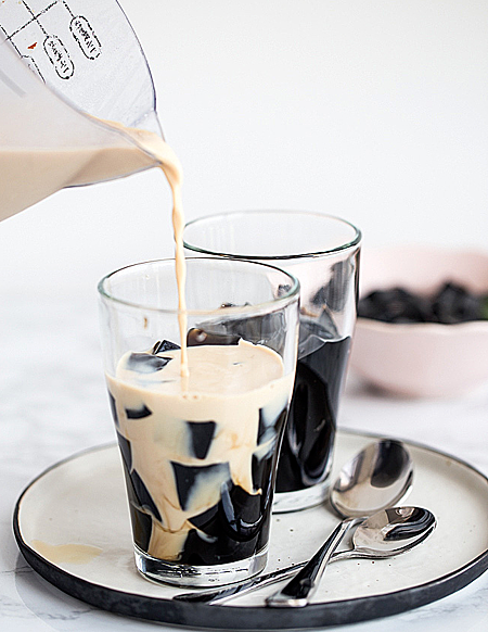 Mách chị em cách làm loại topping hợp với tất cả các món ăn vặt mùa hè: Từ trà sữa đến chè, lại được làm chỉ từ 2 nguyên liệu!-1