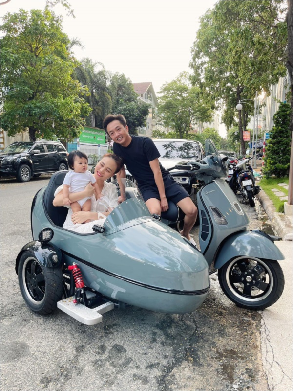 Lấy chồng đại gia, Đàm Thu Trang vẫn là bà mẹ đảm đang khi đích thân vào bếp làm ruốc cá hồi bổ dưỡng cho con gái-2