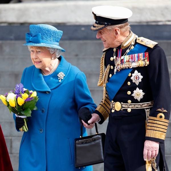 Khoảnh khắc gây nhói lòng trong đám tang Hoàng tế Philip: Nữ hoàng Anh ngồi lặng lẽ tại nơi mà trước đây luôn có chồng nhìn sang trìu mến-6