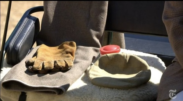 Khoảnh khắc gây nhói lòng trong đám tang Hoàng tế Philip: Nữ hoàng Anh ngồi lặng lẽ tại nơi mà trước đây luôn có chồng nhìn sang trìu mến-15