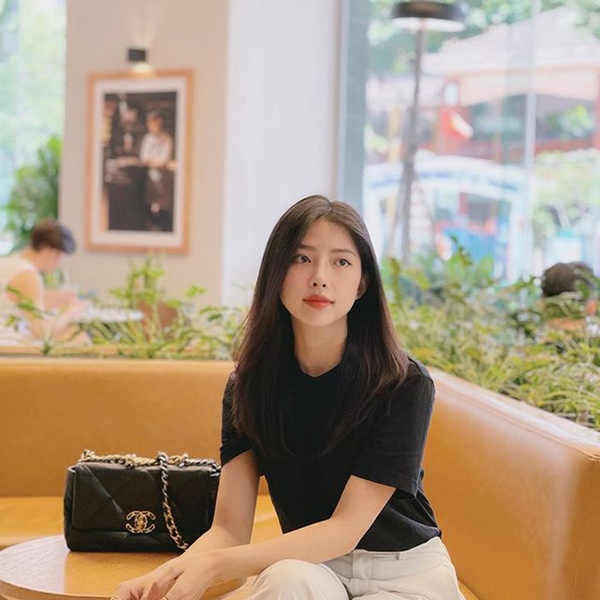 Vợ của Phan Mạnh Quỳnh: Style chẳng khác gì tiểu thư thứ thiệt, sở hữu cả BST túi hàng hiệu cả trăm triệu đồng-11