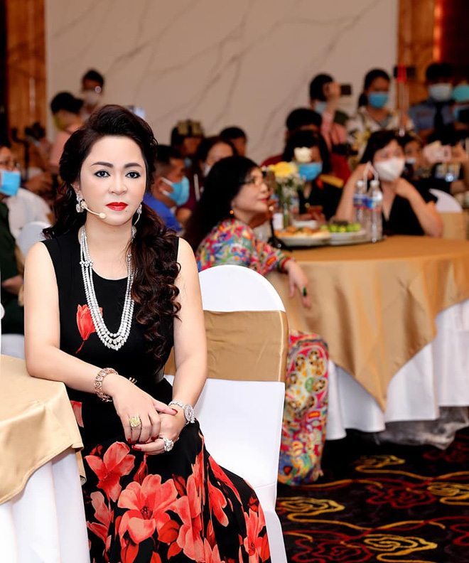 Nhan sắc nữ đại gia đáp trả Trang Trần em có chửi chị 1000 lần chị vẫn xinh đẹp, ở trong lòng công chúng-9