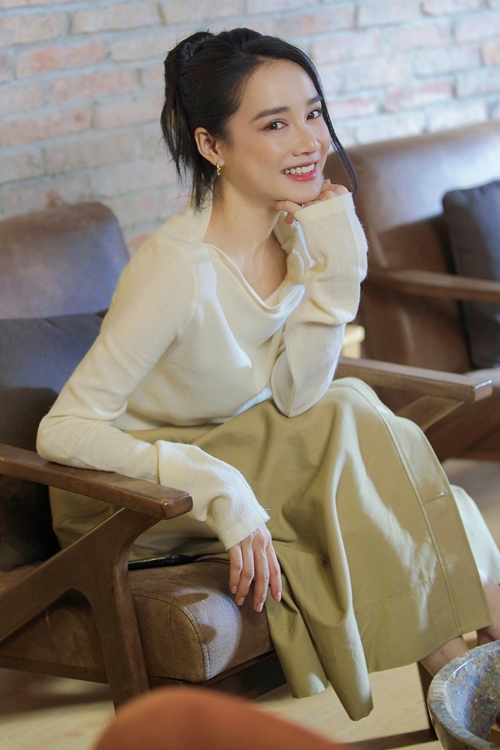 Đạo diễn phim của Nhã Phương, Lan Ngọc, Diễm My mắng thẳng mặt nữ chính chiêu trò, hành hạ người khác lên bờ xuống ruộng, dân mạng&nbsp;gọi tên Nhã Phương!-3