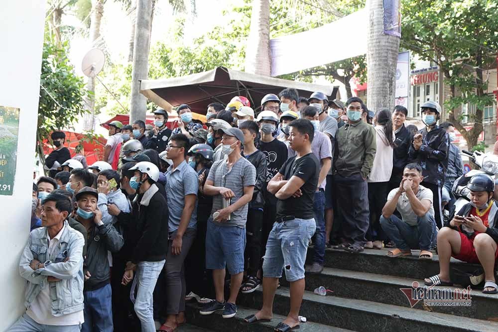 Vé xem Công Phượng đấu Quang Hải: Cháy và giá tăng không tưởng-1