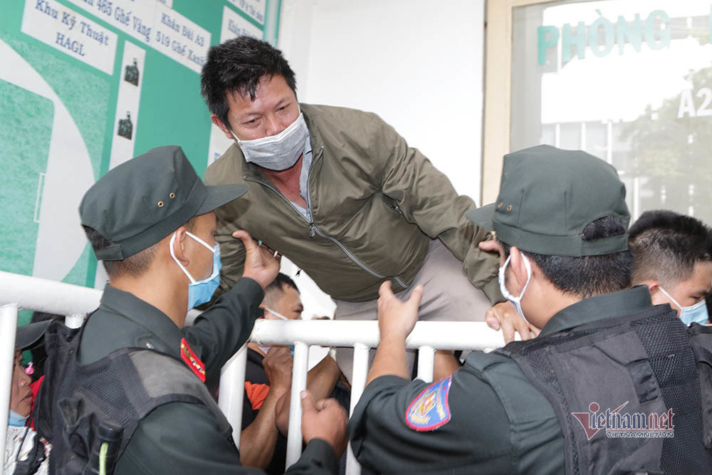 Vé xem Công Phượng đấu Quang Hải: Cháy và giá tăng không tưởng-6