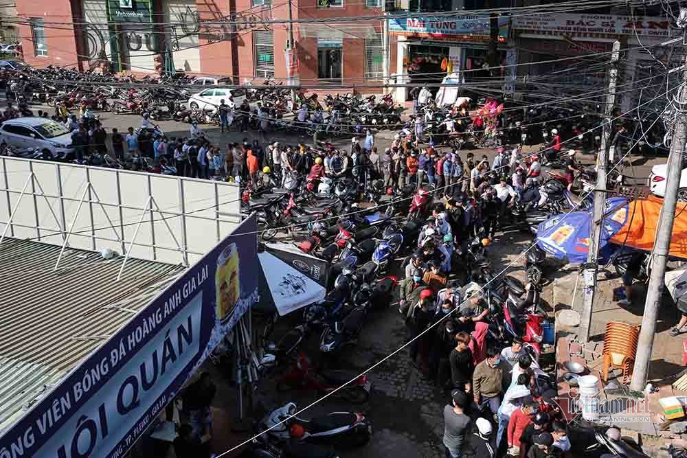 Vé xem Công Phượng đấu Quang Hải: Cháy và giá tăng không tưởng-9