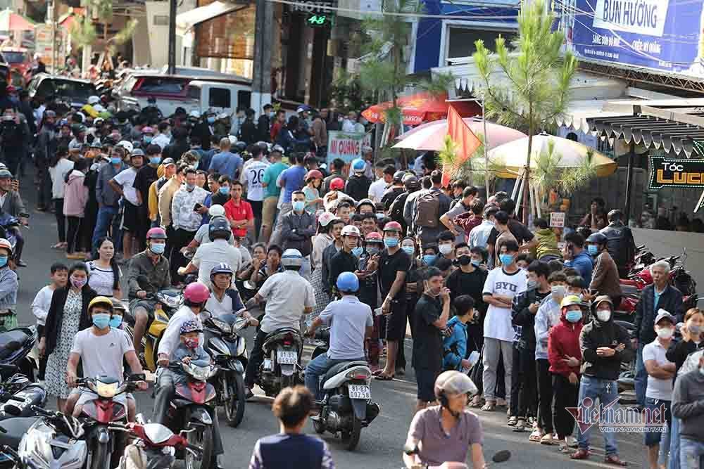 Vé xem Công Phượng đấu Quang Hải: Cháy và giá tăng không tưởng-12