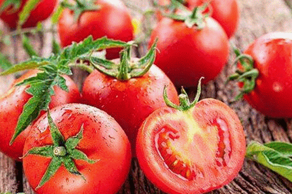 Trong vòng 1 giờ ăn cà chua nhớ đừng đụng đến 3 loại thực phẩm, nhiều người thường không để ý