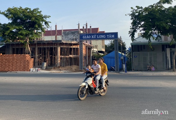 Mẹ đau đớn kể về thời khắc phát hiện con gái 5 tuổi tử vong tại bãi đất trống, nghi bị xâm hại rồi sát hại-2