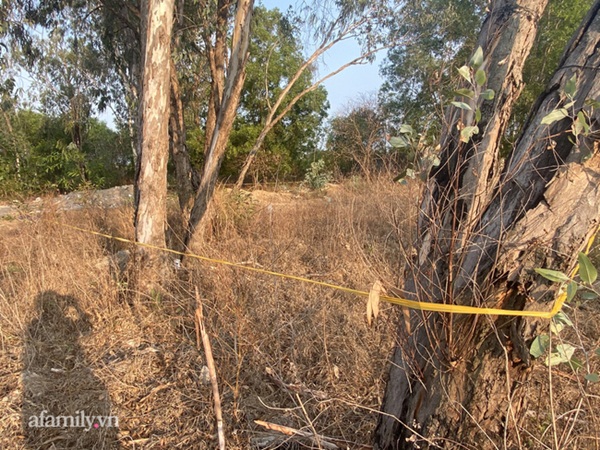Mẹ đau đớn kể về thời khắc phát hiện con gái 5 tuổi tử vong tại bãi đất trống, nghi bị xâm hại rồi sát hại-10