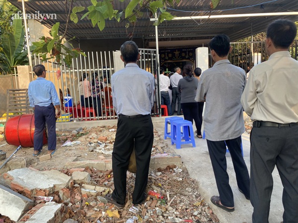 Mẹ đau đớn kể về thời khắc phát hiện con gái 5 tuổi tử vong tại bãi đất trống, nghi bị xâm hại rồi sát hại-7