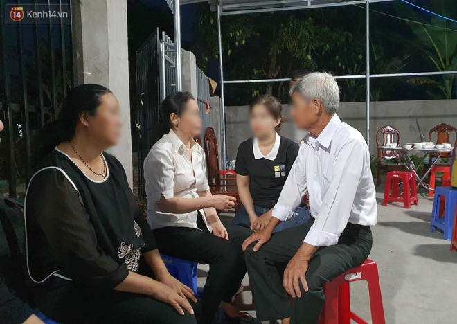 Quặn lòng đám tang bé gái 5 tuổi nghi bị hiếp dâm: Nó gọi điện hỏi ba về chưa, giờ ba về mà nó nằm đó lạnh lẽo...-12