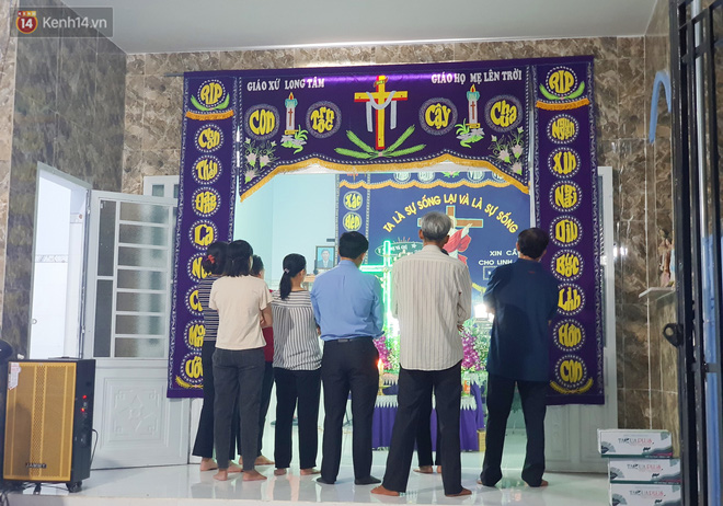 Quặn lòng đám tang bé gái 5 tuổi nghi bị hiếp dâm: Nó gọi điện hỏi ba về chưa, giờ ba về mà nó nằm đó lạnh lẽo...-9