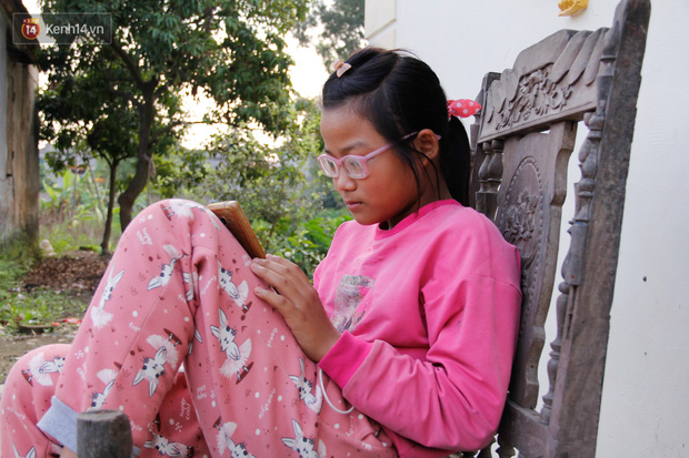 Vợ mất khi mang thai đứa con thứ 9, ông bố gà trống nuôi 8 đứa con thơ: Dù khó khăn, bố con mình vẫn nuôi nhau cho vui-11