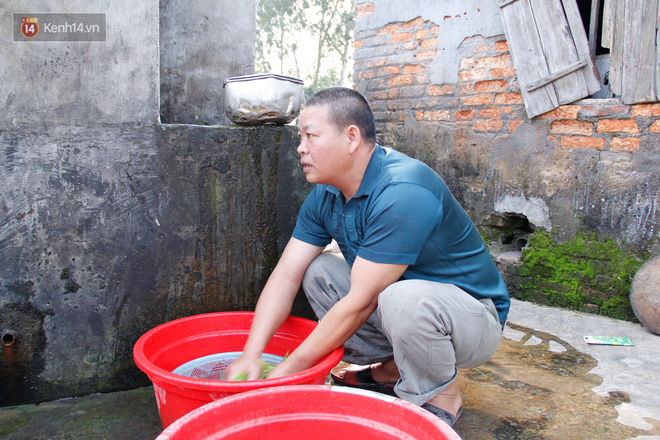 Vợ mất khi mang thai đứa con thứ 9, ông bố gà trống nuôi 8 đứa con thơ: Dù khó khăn, bố con mình vẫn nuôi nhau cho vui-14