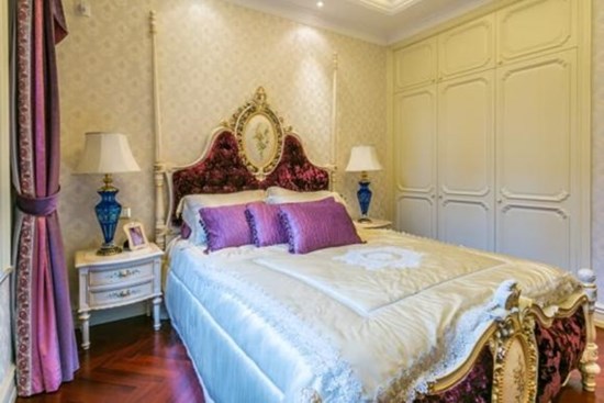 Một khi giường trong phòng ngủ được bày ra như thế này, tài sản của gia đình sẽ bị tiêu tan