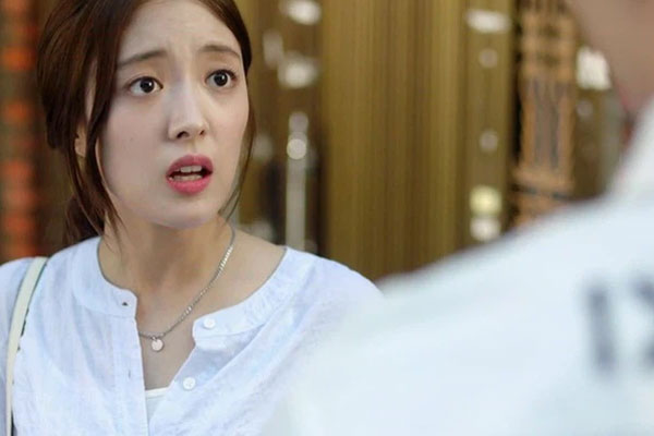 Vừa nhìn thấy anh rể tương lai, em gái tôi hoảng hốt đánh rơi cả điện thoại-2
